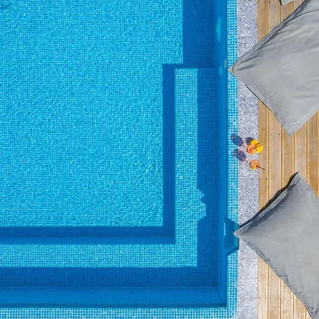 Glow Boutique & 4* Sarandë