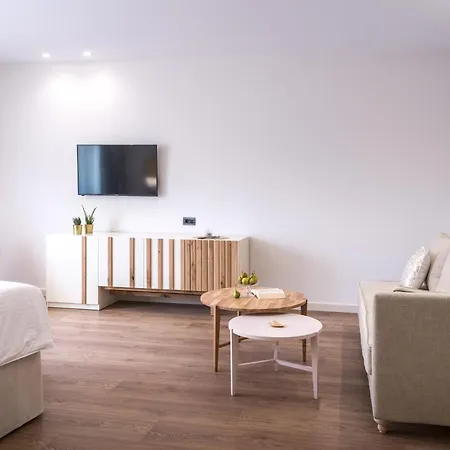 Glow Boutique & Sarandë