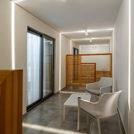 Glow Boutique & Саранда
